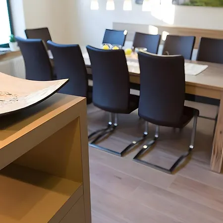 Haus Seezeit بيت للعطل
